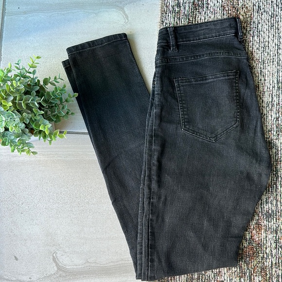 H&M washed black denim skinny jeans (size US 8) ✨ - Picture 1 of 6